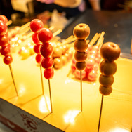 『アズールレーン』と台湾夜市のコラボに大興奮！美女コスプレイヤーが1日店長になって台湾グルメを推し売り【写真43枚】