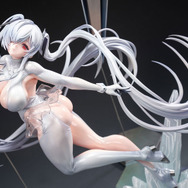 目のやり場に困る超巨大フィギュア!『勝利の女神:NIKKE』より「シンデレラ」が1/4スケールで立体化―豪華版には大ボリュームの兵装「ガラスの靴」を付属