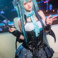 緋月かりら（X：@crlaaaa11）、撮影：Jon