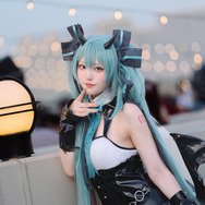 緋月かりら（X：@crlaaaa11）、撮影：オズ