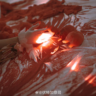 鹿目 まどか：伏特加祭司（Weibo：伏特加祭司）、暁美 ほむら：蘑恩山小干（Weibo：蘑恩山小干）