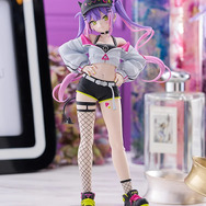 太ももに網タイツ！ホロライブ・常闇トワ、へそ出し眩しいルックでスペシャルに立体化