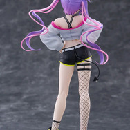 太ももに網タイツ！ホロライブ・常闇トワ、へそ出し眩しいルックでスペシャルに立体化