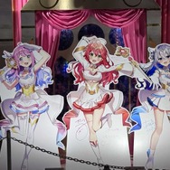 ホロライブの大イベント「hololive SUPER EXPO 2025」行った気分になるかもしれないフォトレポート―等身大フィギュアなど新グッズからメリーゴーランドも!