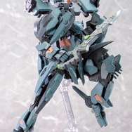 『ゼノブレイドクロス』より「フォーミュラ」のプラモデルが約6年ぶり再販！ドール形態からビークル形態への完全変形を実現