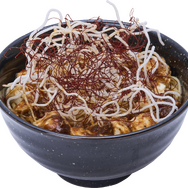 話題の「蜘蛛恐怖症対策モードゼリー」を実食！カプコンカフェの『モンハンワイルズ』コラボメニューは、見ても食べても楽しいぞ