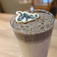 話題の「蜘蛛恐怖症対策モードゼリー」を実食！カプコンカフェの『モンハンワイルズ』コラボメニューは、見ても食べても楽しいぞ