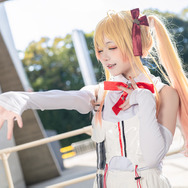 コスプレ】歌声が聞こえてきそうな躍動感あふれるポーズ