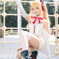 コスプレ】歌声が聞こえてきそうな躍動感あふれるポーズ