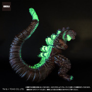 全高約30cmの大ボリューム！「ゴジラ（2016）」ソフビ、暗闇で光るノーマルと奥行き&重厚感あるバーニングレッドカラーの2種展開