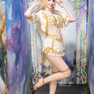 マジェスティック装備を纏うエルフ『リネージュII』/ソフィー(X:@PeachMilky_Cos)