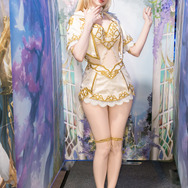 マジェスティック装備を纏うエルフ『リネージュII』/ソフィー(X:@PeachMilky_Cos)