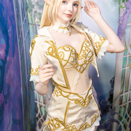 マジェスティック装備を纏うエルフ『リネージュII』/ソフィー(X:@PeachMilky_Cos)