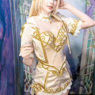 マジェスティック装備を纏うエルフ『リネージュII』/ソフィー(X:@PeachMilky_Cos)