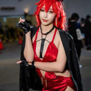 レッドフード『勝利の女神：NIKKE』／兔兔（Instagram：bunnyx0000）