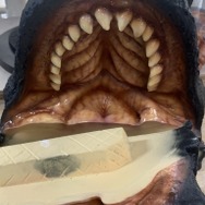 お値段12万円、抱えるほどのビックサイズ！「ガメラ（1995）」スーツ頭部を再現したヘッドモデルのクオリティが凄まじい