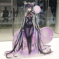 伊織もえさんが新ボス「グラトニー」に挑戦！『勝利の女神：NIKKE』の2.5周年記念番組「想いをつなぐ、深海の舞台へ」現地レポート