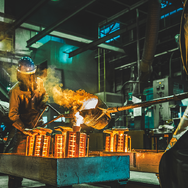 「ゴジラ」の足を忠実に再現した「ゴジラハンマー」が重厚感・存在感抜群！撮影に使用されたものを3Dスキャンし、精密鋳造技術で製作