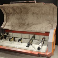 見慣れた“あの武器”が目の前に！「Apex Legends Gallery + POP UP STORE」レポートーお馴染み“ネッシー”やコンセプトアートも