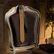 「ガンダム ジークアクス」より緑のおじさん愛用「シャリア・ブルのネクタイ」がまさかの商品化！落ち着いたツートンカラーで普段使いしやすいアイテム