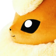 『ポケモン』イーブイとのサイズ差にビックリ!シャワーズ、サンダース、ブースターの「等身大ぬいぐるみ」受注販売は本日5月19日まで
