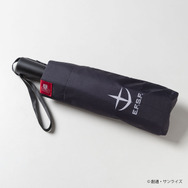 見せてもらおうか、盾型折りたたみ傘の性能とやらを！ガンダムたちの「シールド」が傘になって登場―雨は防げるがビームには弱い