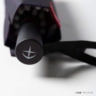 見せてもらおうか、盾型折りたたみ傘の性能とやらを！ガンダムたちの「シールド」が傘になって登場―雨は防げるがビームには弱い