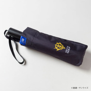 見せてもらおうか、盾型折りたたみ傘の性能とやらを！ガンダムたちの「シールド」が傘になって登場―雨は防げるがビームには弱い