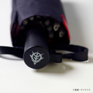 見せてもらおうか、盾型折りたたみ傘の性能とやらを！ガンダムたちの「シールド」が傘になって登場―雨は防げるがビームには弱い