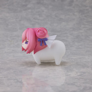 チラ見えする太もも！『勝利の女神：NIKKE』人気キャラ「ドロシー」が立体化―謎の生物「Doro」フィギュアも付属