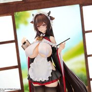 はち切れんばかりの“たわわ”なボリューム感！『アズレン』樫野が着せ替え「つまずきトラブルメイド」の姿でフィギュア化