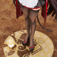 はち切れんばかりの“たわわ”なボリューム感！『アズレン』樫野が着せ替え「つまずきトラブルメイド」の姿でフィギュア化