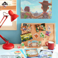 「トイ・ストーリー」30周年記念一番くじ発売！ウッディ＆バズのロゴ入りフィギュア、ロケット型クレーンゲーム機再現のライトも