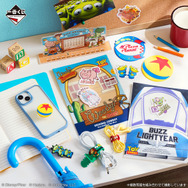 「トイ・ストーリー」30周年記念一番くじ発売！ウッディ＆バズのロゴ入りフィギュア、ロケット型クレーンゲーム機再現のライトも