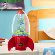 「トイ・ストーリー」30周年記念一番くじ発売！ウッディ＆バズのロゴ入りフィギュア、ロケット型クレーンゲーム機再現のライトも