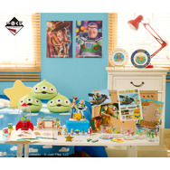 「トイ・ストーリー」30周年記念一番くじ発売！ウッディ＆バズのロゴ入りフィギュア、ロケット型クレーンゲーム機再現のライトも