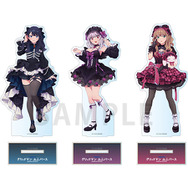 ゴスロリ衣装でも目を引く宝多六花の太もも!「グリッドマンユニバース」ポップアップストアにて、新規描き下ろしイラストグッズを販売
