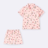 「ジーユー」×「ちいかわ」コラボ第4弾のテーマは”夏休み”！音楽にあわせてノリノリのシーンが描かれたTシャツやポーチなど展開