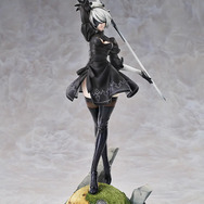 衣装から太ももがチラリ！「ニーアオートマタ」より「2B（ヨルハ