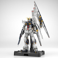 究極のガンプラ「PG UNLEASHED 1/60 νガンダム」いよいよ予約受付開始!大型スケールで挑んだフィン・ファンネルも必見