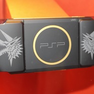 【TGS 2010】『モンハン3rd』モデルの新型PSPを間近でチェック