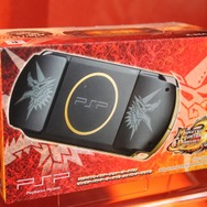 【TGS 2010】『モンハン3rd』モデルの新型PSPを間近でチェック