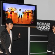 【TGS 2010】Wiiでマイケルになりきれ! 『Michael Jackson: The Experience』をイケメン二人組が実演