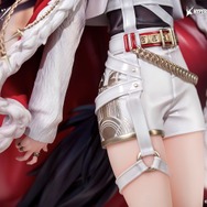 スラリと伸びた美脚から目が離せない！『アークナイツ』深紅のマントを纏った「血掟テキサス」フィギュアが圧倒的存在感