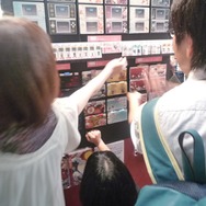 【TGS 2010】今年もたくさんのゲーム関連グッズが販売 ― TGS物販コーナー