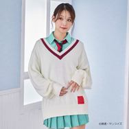 モデルさんの着こなす姿がかなりマチュ！「ガンダム ジークアクス」マチュの制服ニットやパイロットスーツがアパレルグッズ化