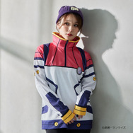 モデルさんの着こなす姿がかなりマチュ！「ガンダム ジークアクス」マチュの制服ニットやパイロットスーツがアパレルグッズ化
