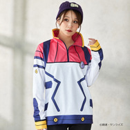 モデルさんの着こなす姿がかなりマチュ！「ガンダム ジークアクス」マチュの制服ニットやパイロットスーツがアパレルグッズ化