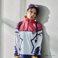 モデルさんの着こなす姿がかなりマチュ！「ガンダム ジークアクス」マチュの制服ニットやパイロットスーツがアパレルグッズ化