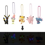 暗闇の中、ブラッキーの模様がほのかに光る！『ポケモン』カプセルトイ「蓄光フィギュアチャーム」が6月12日よりポケセンオンラインにて発売